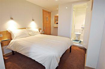 Rosemount Hotel Heathrow Hounslow Bagian luar foto