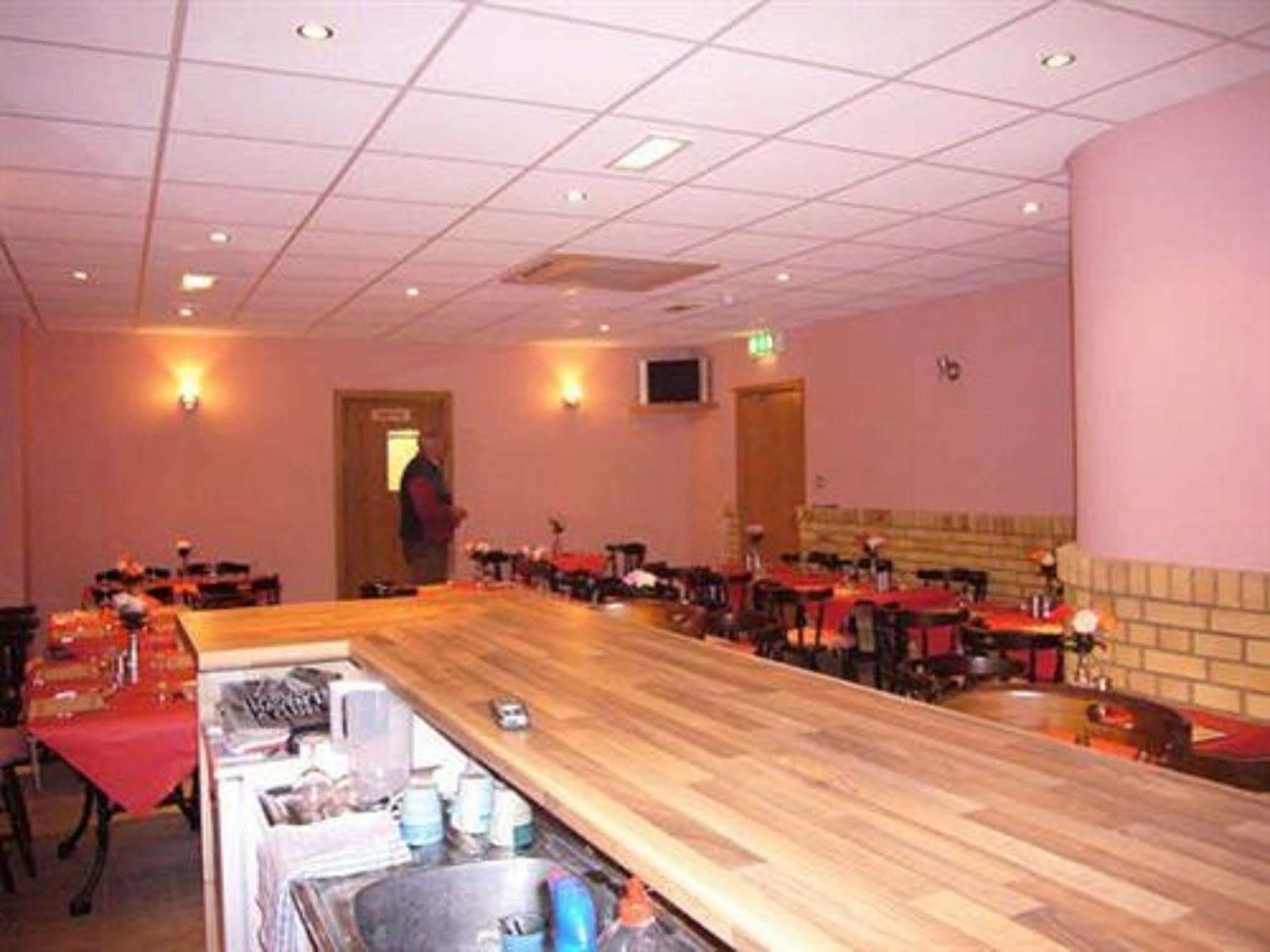 Rosemount Hotel Heathrow Hounslow Bagian luar foto