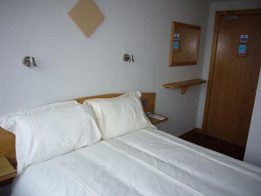 Rosemount Hotel Heathrow Hounslow Bagian luar foto